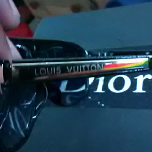 Louis Vuitton Glasses - Picture 4 of 5